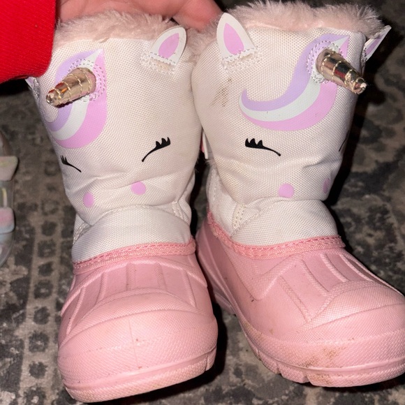 Girls mix lot of shoes 4-5T w socks - Picture 3 of 9